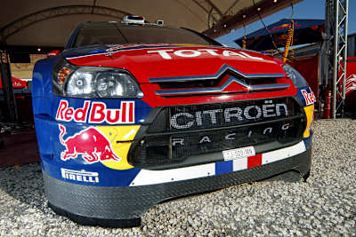 Die Mini-Bürsten am Frontspoiler sollen die Strassen kehren.