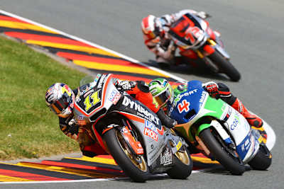 Sandro Cortese (11) vor Randy Krummenacher (4) und Takahashi (72)