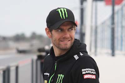 Cal Crutchlow wirft einen Blick aus der Box