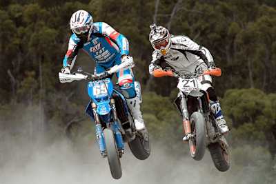 Davide Gozzini vor Christian Iddon