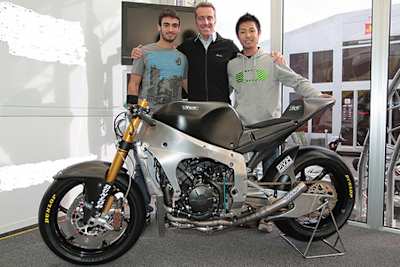 Herve Poncharal (m.) mit seinen beiden Moto2-Piloten