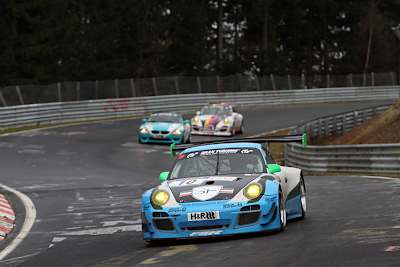Der Farnbacher-Racing Porsche bei seinen ersten Nordschleifen-Runden