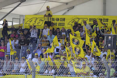 Die Rossi-Fan-Club-Tribüne in Le Mans
