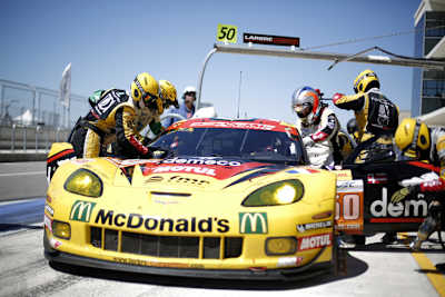 FIA hilft der Labre-Corvette auf die Sprünge