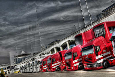Dunkle Wolken über dem Fahrerlager in Istanbul