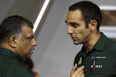 Singapur-GP: Tony Fernandes mit seinem Teamprinzipal Cyril Abiteboul