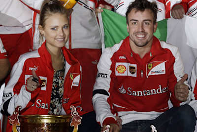 Fernando mit seiner Freundin Dasha nach dem China-GP