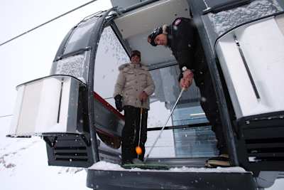 Gewöhnungsbedürftig: Golfen in der Gondel