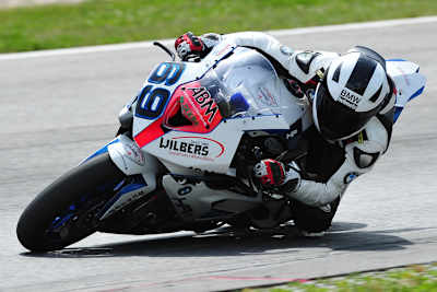 Lucy Glöckner in der IDM mit einer BMW HP4