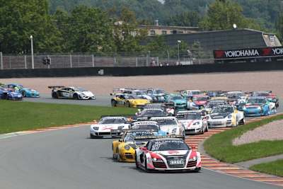 Mies setzt sich am Start im Audi durch