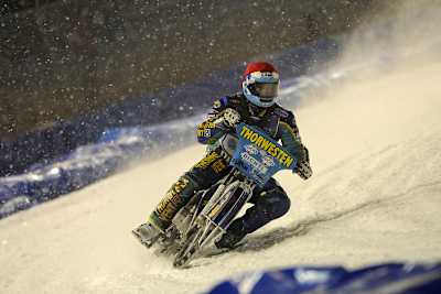 Günther Bauer zurück auf dem Eis