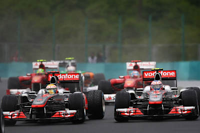 Hamilton und Button können ihr Glück kaum fassen