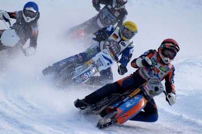 Harald Simon vor Stefan Pletschacher, Markus Jell und Thomas Wiest