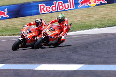 Indy, Zielkurve: Hayden (69) attackiert Dovizioso...