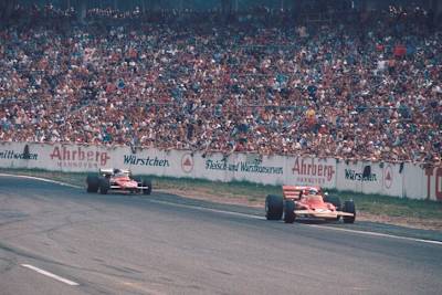 Hockenheim-GP 1970: Jochen Rindt im Lotus vor Jacky Ickx 