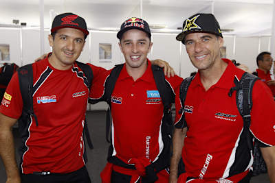 Teamleader Rodrigues (M.) mit Pizzolito (li.) und Campbell