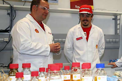 Fernando Alonso bei Shell in Hamburg