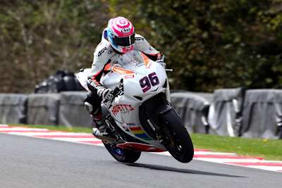 Wenig später überholte Marco Melandri (hinten) Smrz