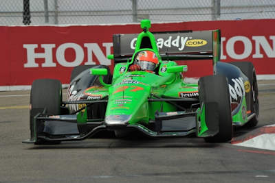 James Hinchcliffe gewinnt den Saisonauftakt in St. Petersburg