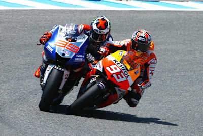 Jerez: Marc Márquez (93) rempelt sich an Lorenzo vorbei
