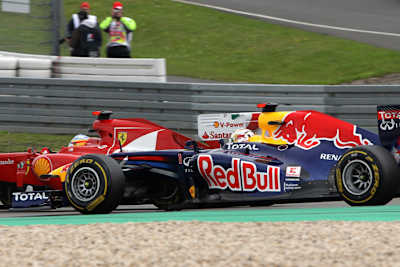 Sebastian Vettel 2011 mit dem K von Kaufland auf dem Seitenkasten