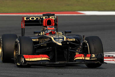 Kimi Räikkönens Lotus mit eingedellter Nase