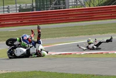 Heftiger Aufprall mit dem Kopf: Randy Krummenacher wurde von Rafid Sucipto (re.) abgeschossen