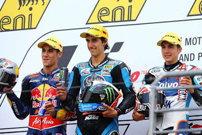 Der Moto3-Titelkampf findet KTM-intern statt: Die Podeststammgäste Luis Salom, Alex Rins und Maverick Viñales (v. li.)