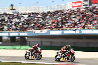 Lauf 1 in Assen: Guintoli vor Laverty