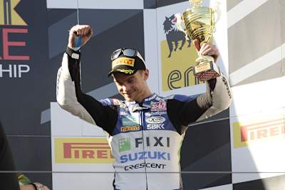 Leon Camier auf dem Podium