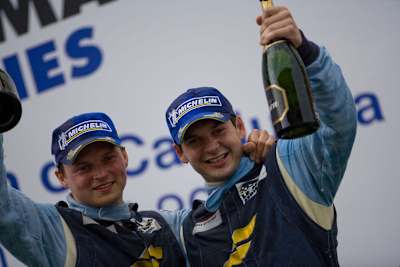 Noch ein Grund zum Feiern für Richard Lietz (re. neben Marc Lieb)