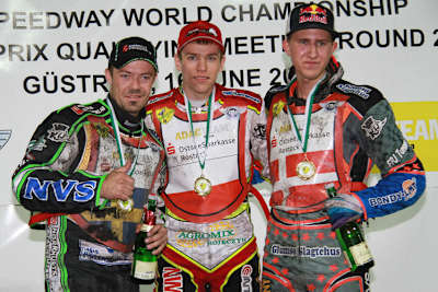 Auch die Top-3 in Güstrow haben unterschrieben