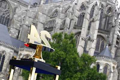 Um diese Trophy geht es