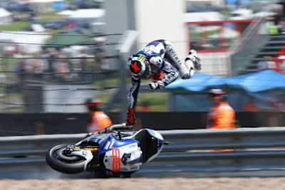 Der Lorenzo-Crash am Freitag auf dem Sachsenring