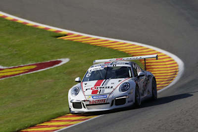 Klaus Bachler pfeilt durch die Eau Rouge