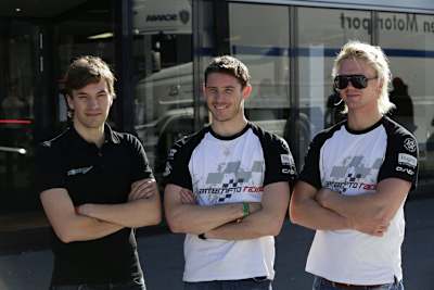 Engelhart und Estre machen den Titel unter sich aus, Thiim (re.) ist raus