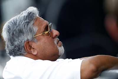 Mallya (li.) und Kollegen neigen zur Konfrontation