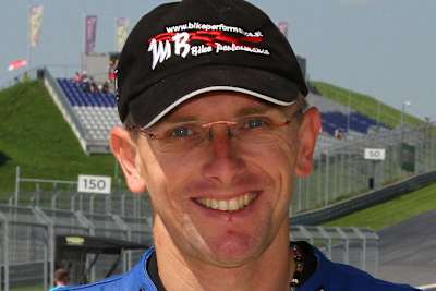 Martin Bauer kann auch bei 30 Grad plus Wheelies