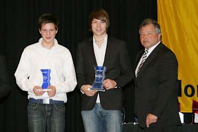 (v.l.:) Marvin Fritz, Dominik Vincon und Sportleiter Jürgen Fabry