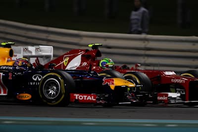 Gleich kracht es: Webber gegen Massa