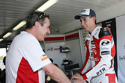 Matt Davies (re.) will viel von seinem Teamchef lernen