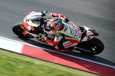 Max Biaggi auf dem Weg zum Sieg