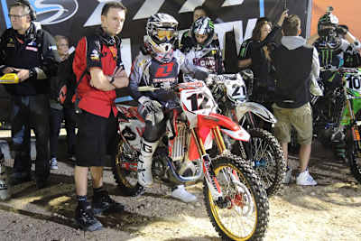 Max Nagl (12) wartet auf den Start