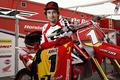 Die Ausstattung für das MXoN ist bereit: Max Nagl präsentiert die Startnummer 1