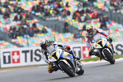 Marco Melandri (33) und Chaz Davies (19) lieferten sich einen harten Kampf