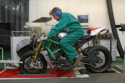 Die neue Moto2-MZ auf dem Rollenprüfstand