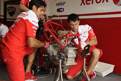Auch in der Ducati-Garage sorgte Xaus für Hektik