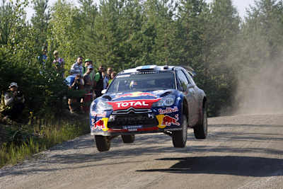 Ogier zog in Finnalnd an Loeb vorbei zur Spitze