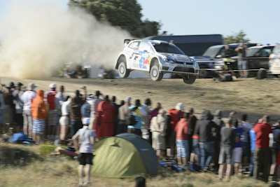 Sébastien Ogier im Anflug auf den Tagessieg