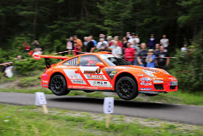 Das Ehepaar Dobberkau und der neue Porsche